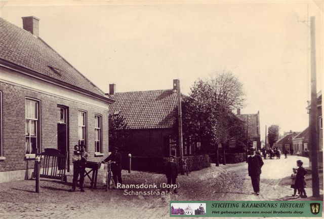 Schansstraat cafe slagerij Henk Boons en Jo Leijten