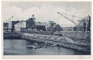 De suikerfabriek ‘Heere & Co’ werd in 1871 opgericht. De bieten werden aangevoerd aan de Statendam. De fabriek stond op Oosterhouts grondgebied, maar de heer Th. Heere, burgemeester en grondeigenaar in Raamsdonk, was de belangrijkste vennoot. De fabriek bood in de winter werkgelegenheid aan honderden mensen.