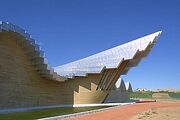 Golvend dak Bodegas Ysios, Laguardia, Spanje (arch. Calatrava):