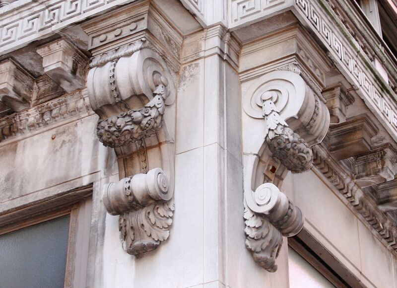 Bestand:Architecture-corbels.jpg