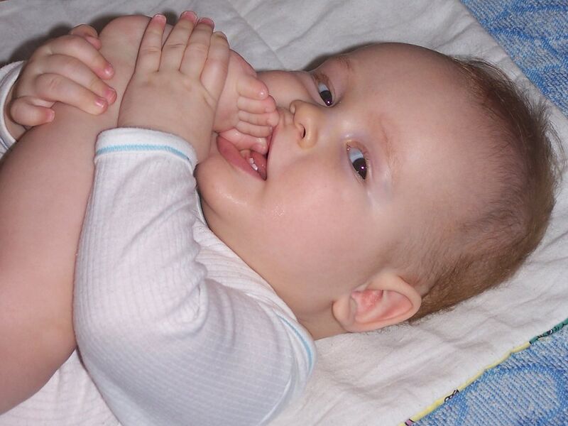 Bestand:Baby-first teeth.jpg