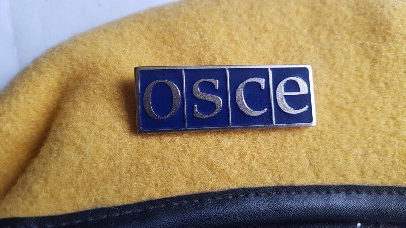 Bestand:OSCE cap badge.jpg
