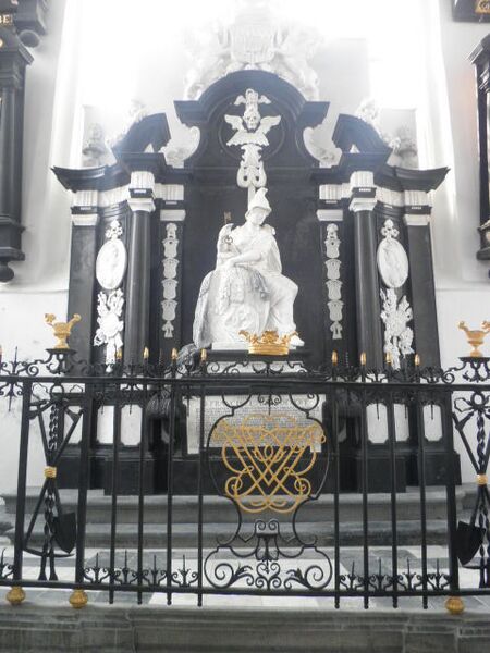 Bestand:Praalgraf Van Bredehoff, frontaal.jpg