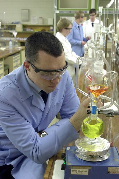 Bestand:Chemistry Lab.jpg