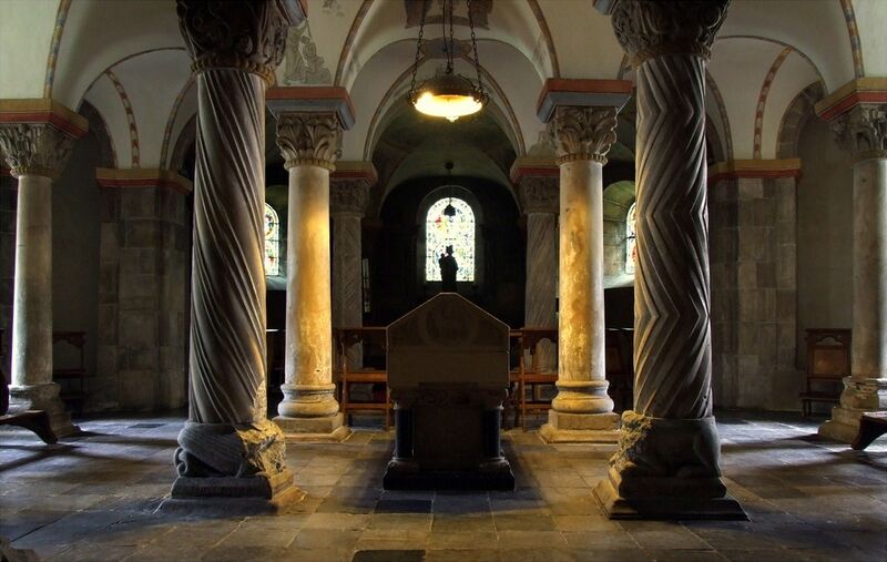 Bestand:Crypte van Rolduc.jpg